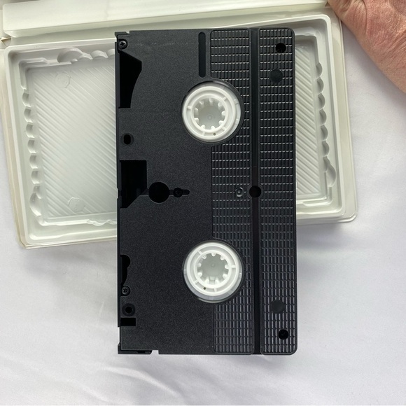 VHS Babe - A little pig goes a long way movie video - Picture 9 of 9